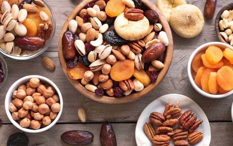 Dùng hạt sấy khô mix vị làm quà tặng